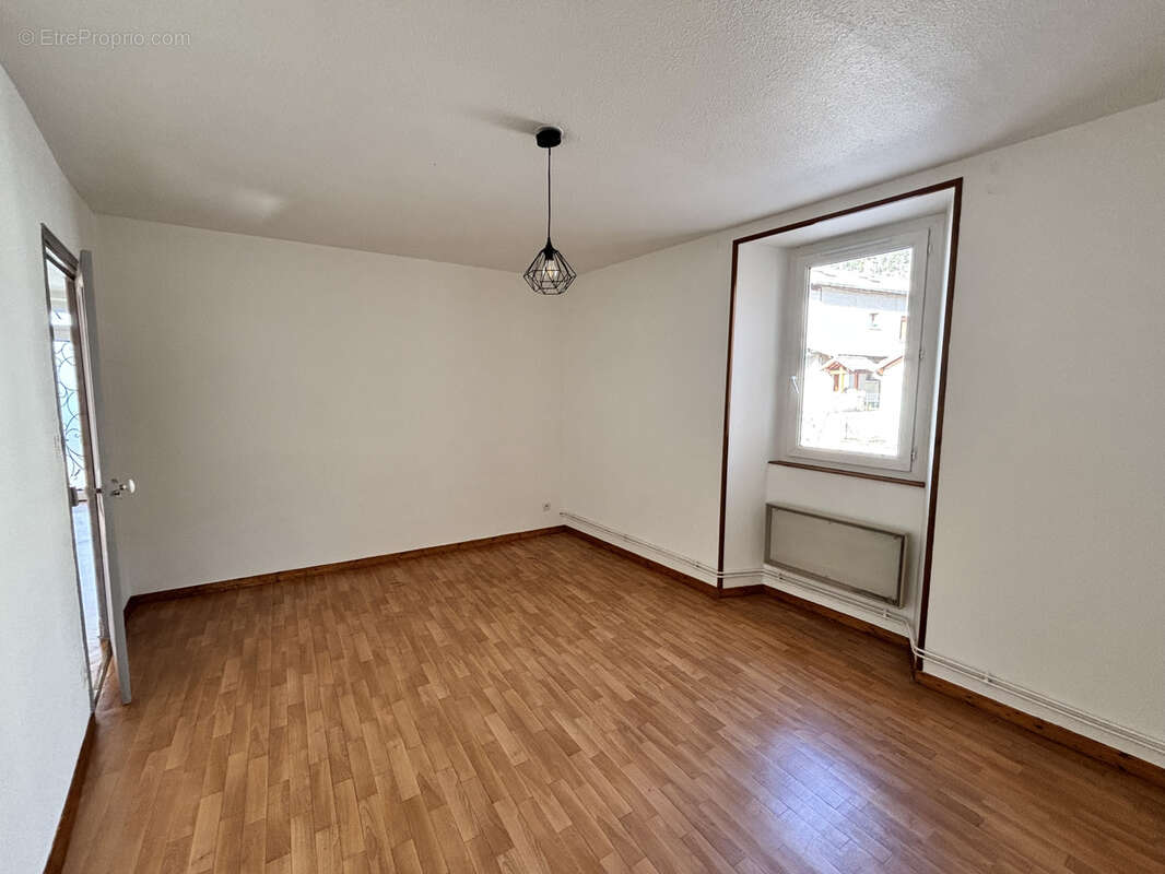 Appartement à ESPINASSES