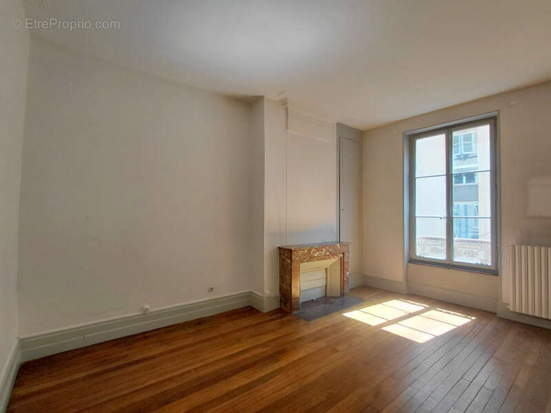 A vendre - Appartement 151 m2 (P6) - Centre-ville de Metz - photo 2
