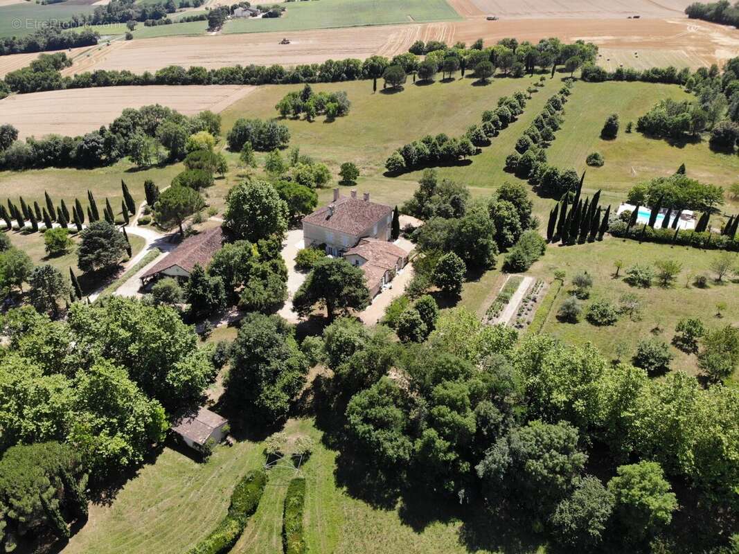 Maison à CASTERA-VERDUZAN