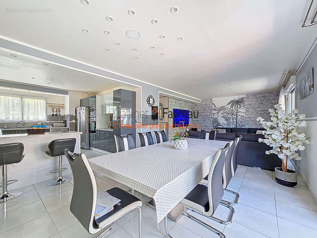 Maison à SAINT-GERMAIN-LES-ARPAJON