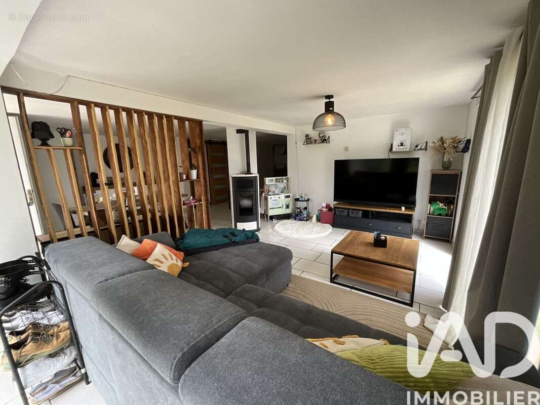 Maison 136 m² à Gizay  - photo 8
