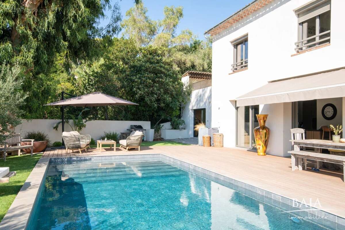 Maison à LES ISSAMBRES