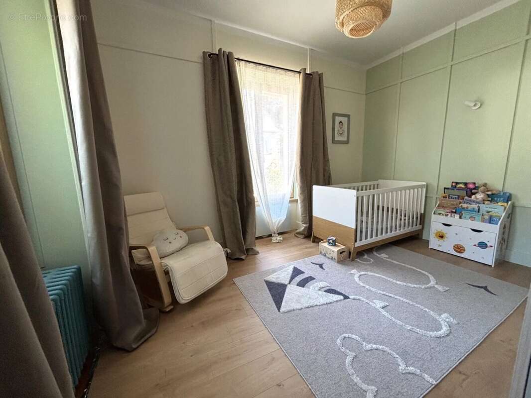 Maison 175 m² - 7 pièces avec dépendances - photo 9