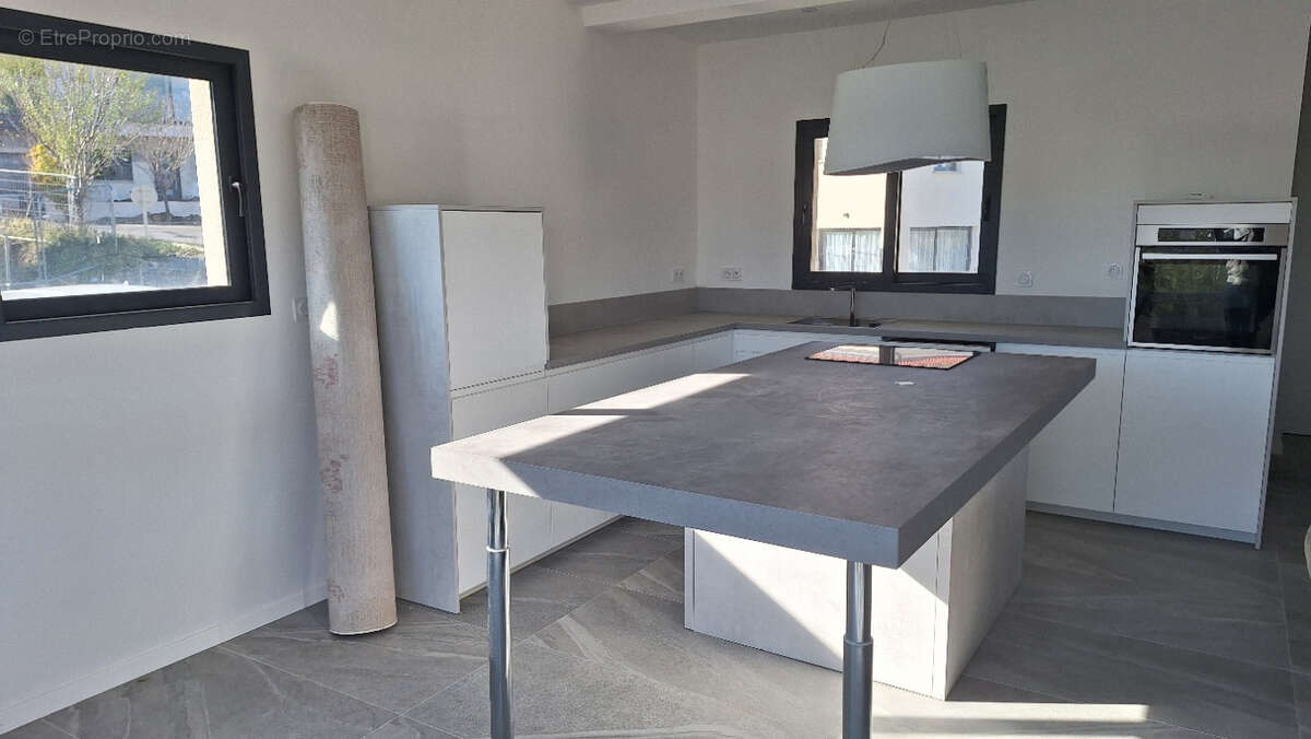 Maison à LES MARTRES-DE-VEYRE