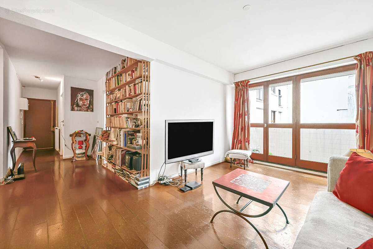 Appartement à PARIS-14E