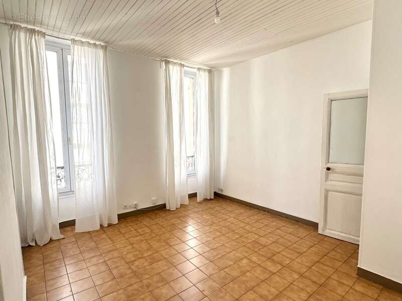Appartement à vendre 3 pièces MARSEILLE 7EME ARRONDISSEMENT (13) St Victor proximité Vieux Port et Endoume - photo 2