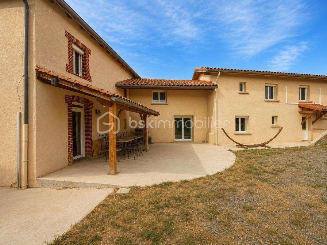 Propriété familiale où espace, confort et sérénité se rencontrent - photo 4