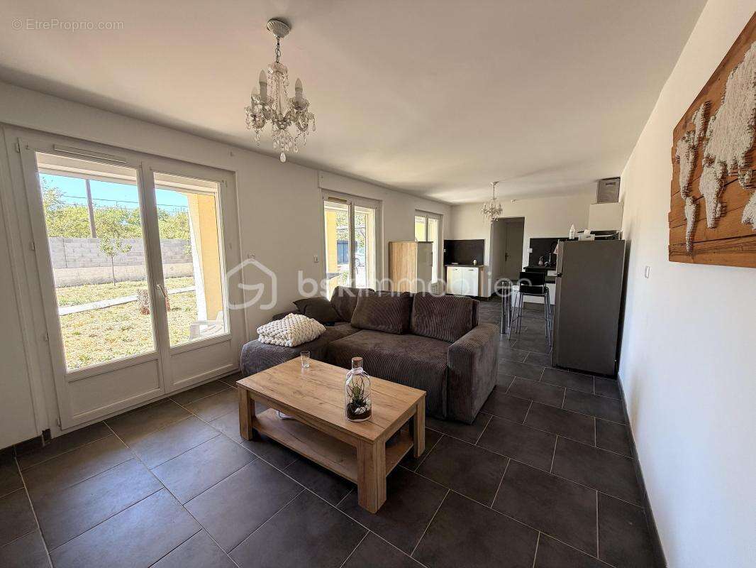 Propriété avec piscine, studio et T2 indépendant à Fabrègues --- - photo 11
