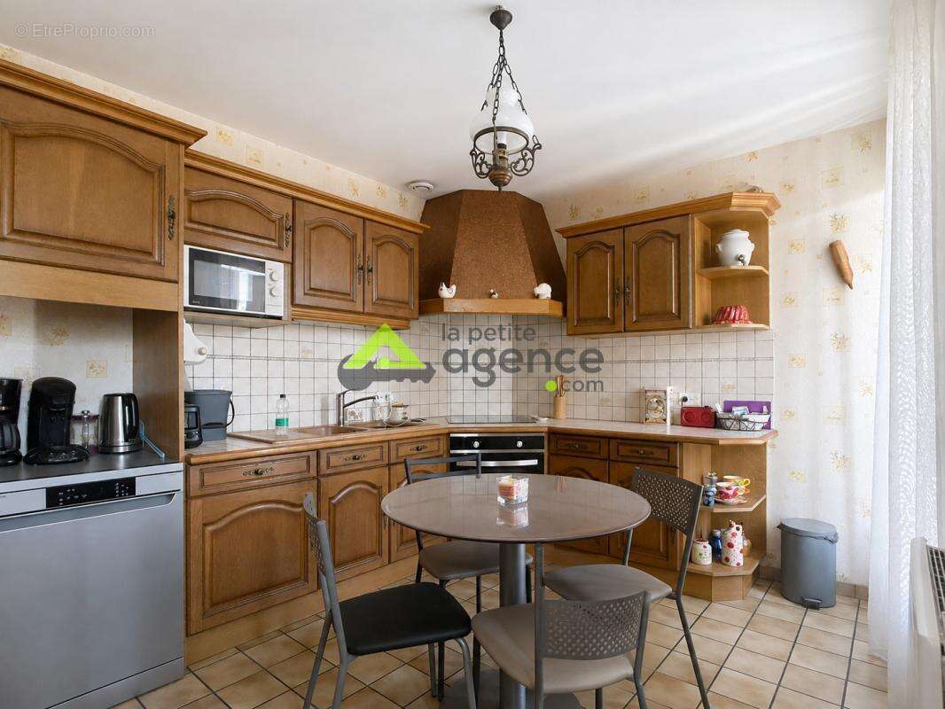 Maison familiale 7 pièces   145 m2   Terrain de 1 631 m2   A - photo 3