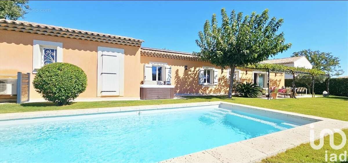 Photo 2 - Maison à ROQUEBRUNE-SUR-ARGENS