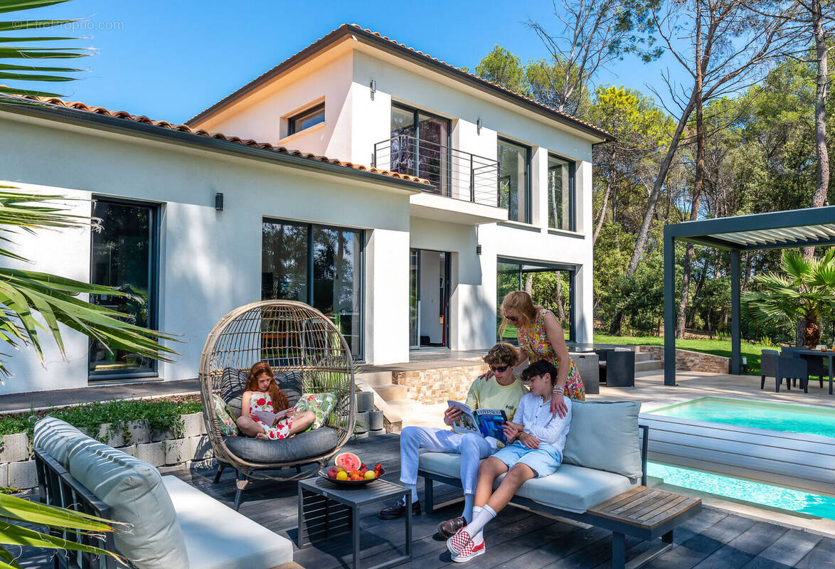 Photo 1 - Maison à CABRIES