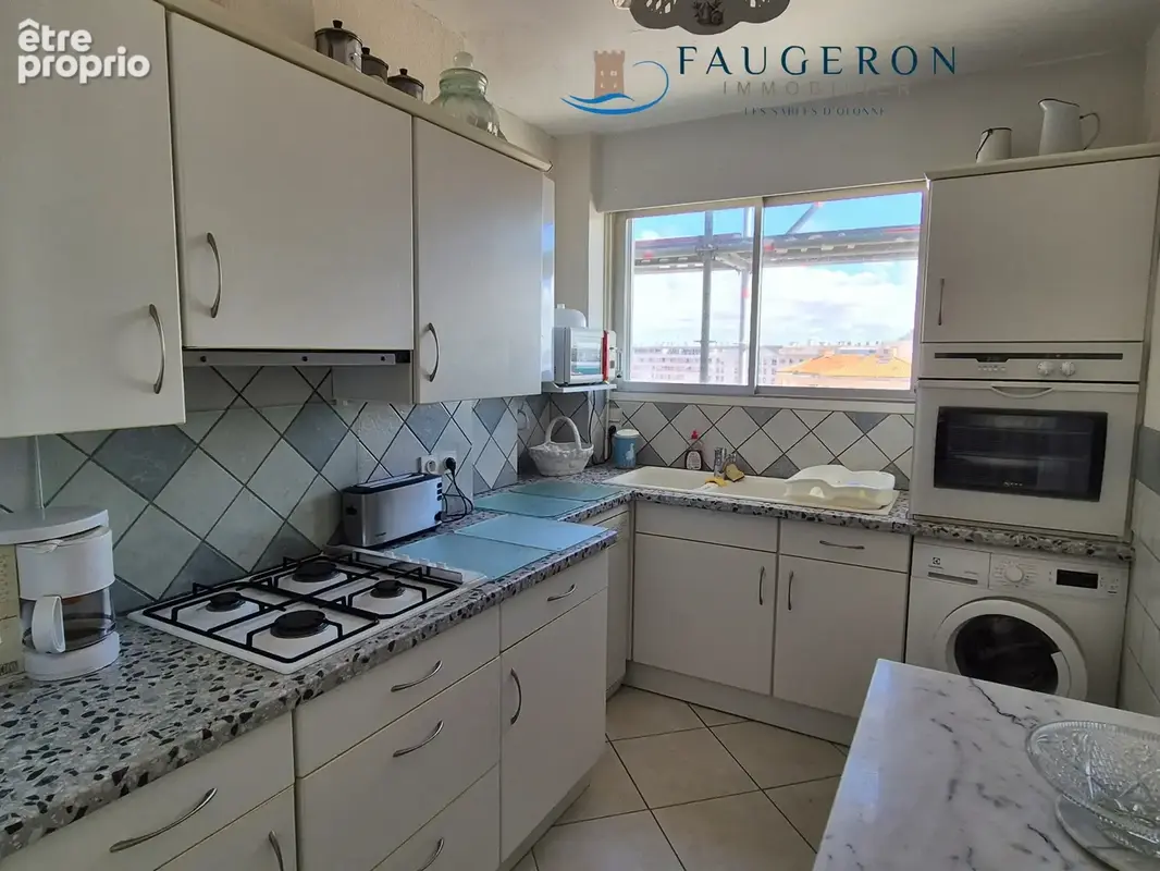 LA CHAUME - Exceptionnel Appart T3 - 75 m2 hab. Face Mer - photo 4