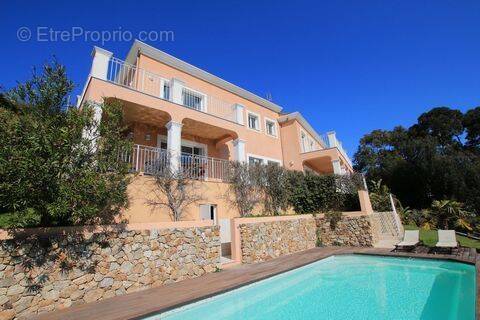 Maison à MANDELIEU-LA-NAPOULE