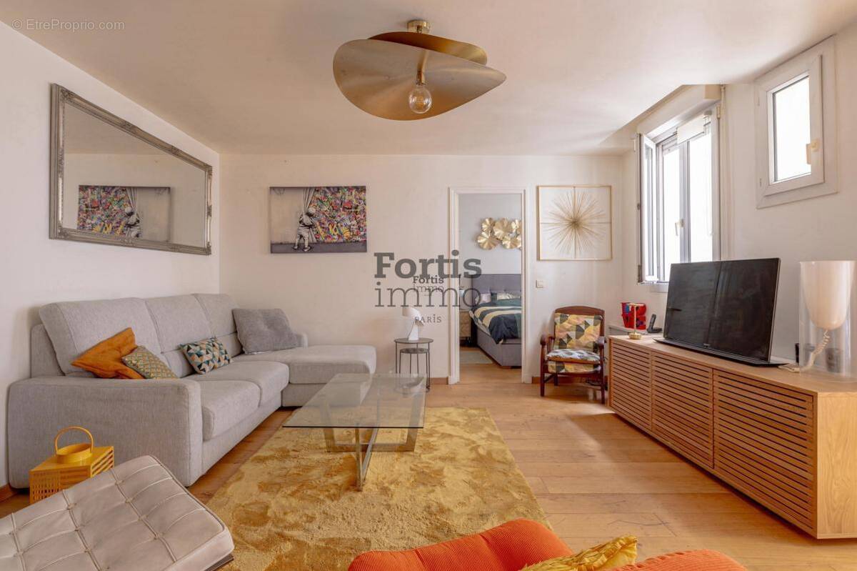 Appartement à PARIS-2E