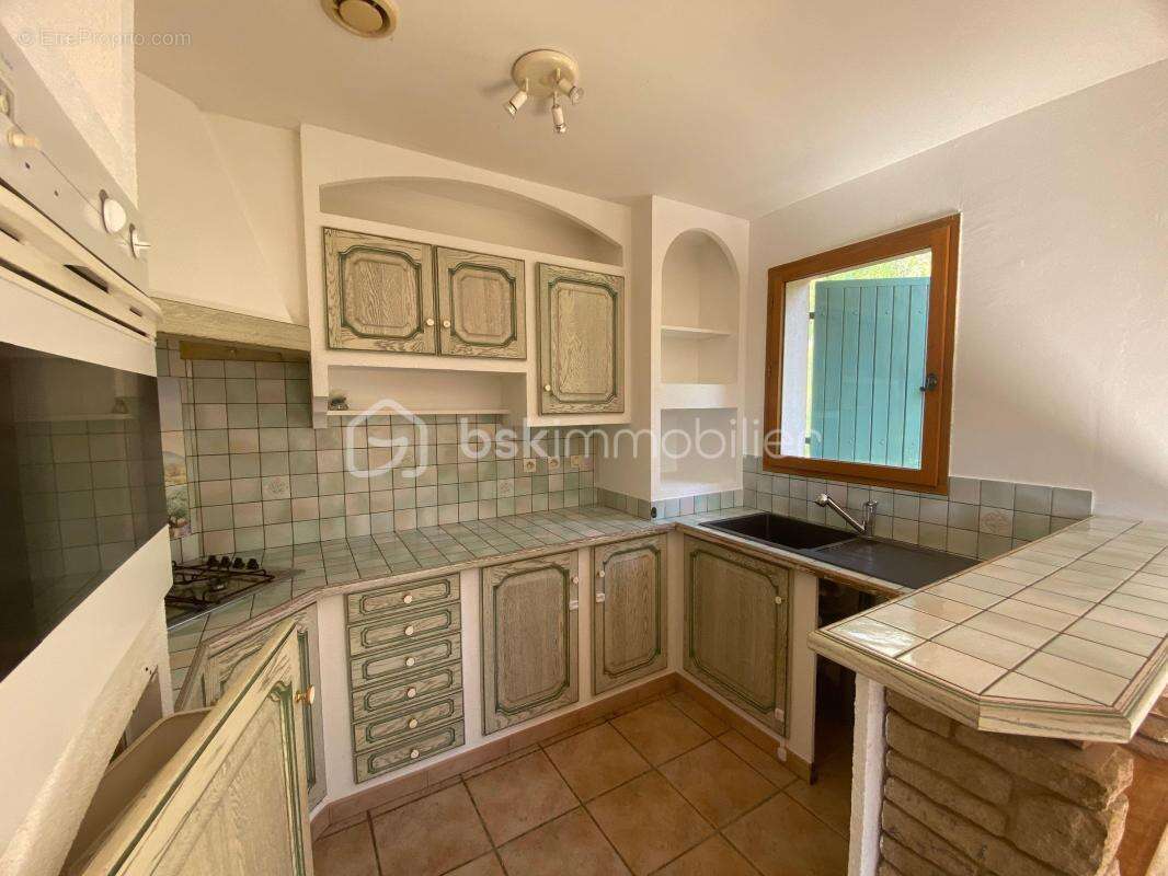Jolie maison provençale de plain-pied lumineuse avec cheminée - 4 chambres avec garage aménagé et terrain en restanque clôturé d - photo 14
