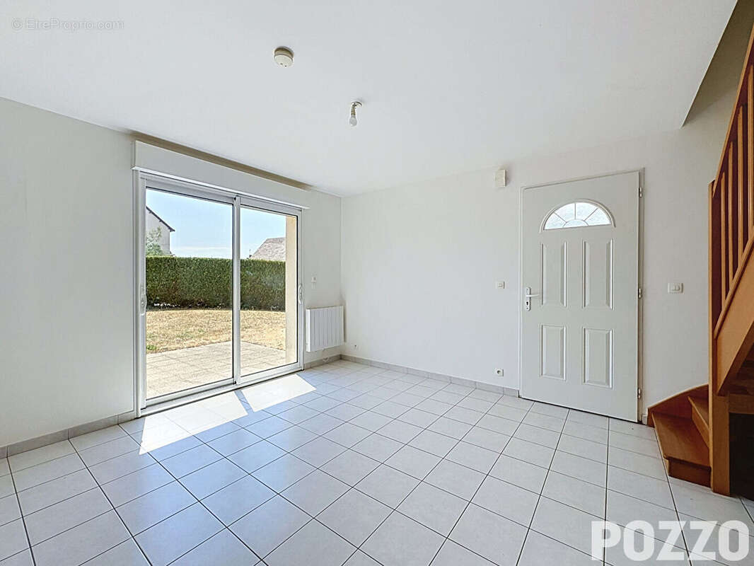 À VENDRE - Maison dans le bourg de Bréhal avec vie de plain-pied ! - photo 5