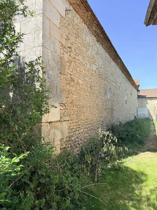 Parking à ANTONNE-ET-TRIGONANT