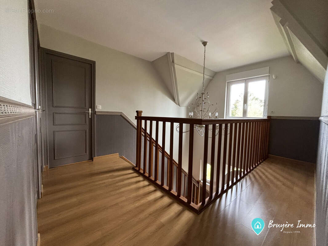 Maison à MONDREPUIS