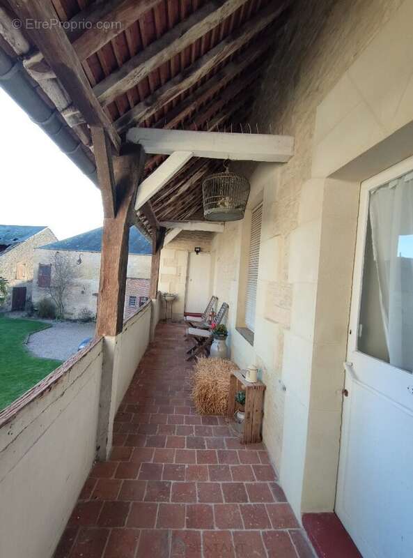 Belle demeure de 446 m² hab datant du 13ème et 17ème siécle avec nombreuses dépendances - photo 8
