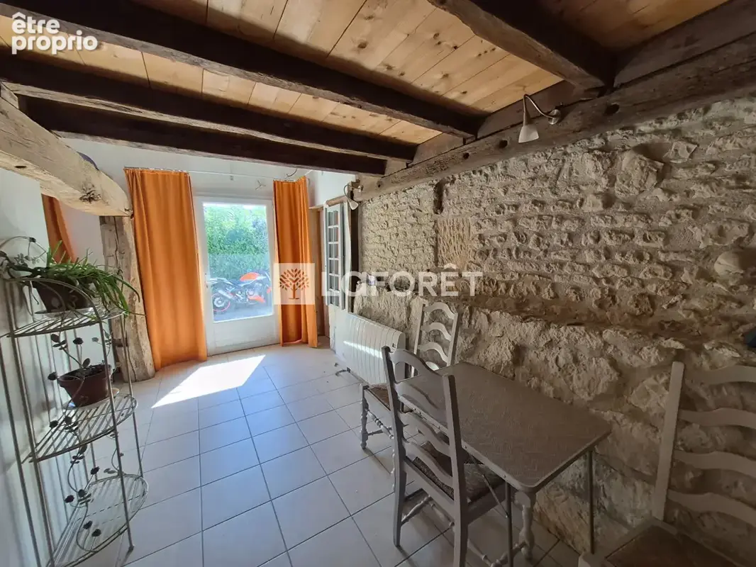 Maison d'habitation avec 2 gîtes au calme et garage. - photo 12