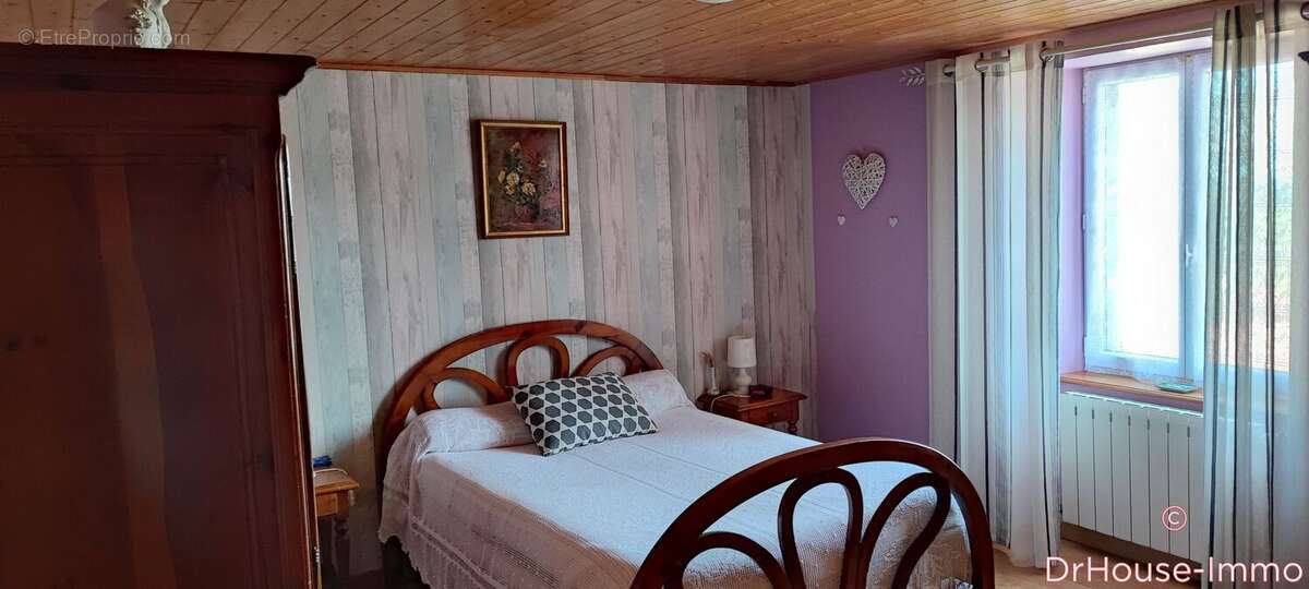 Maison à VEDRINES-SAINT-LOUP