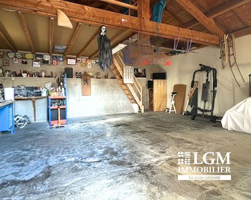 Maison à LE BREUIL-SUR-COUZE