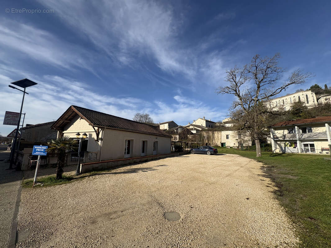 Commerce à MONTAIGU-DE-QUERCY