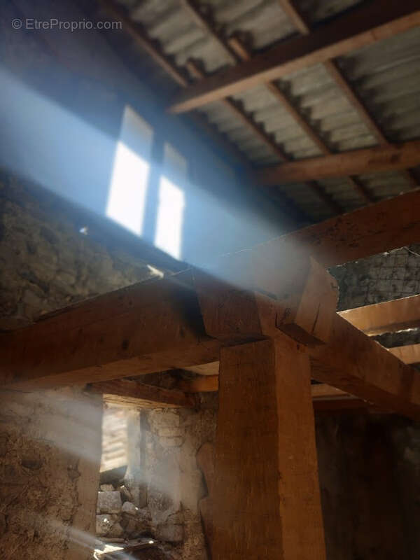 GRANGE 40m2 pour changement de destination LE FUGERET - photo 5