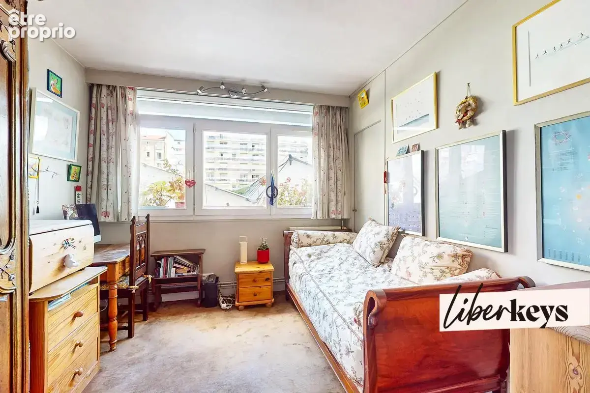 Courbevoie – Lumineux 4 pièces de 90 m² – 3 chambres et parking - photo 5