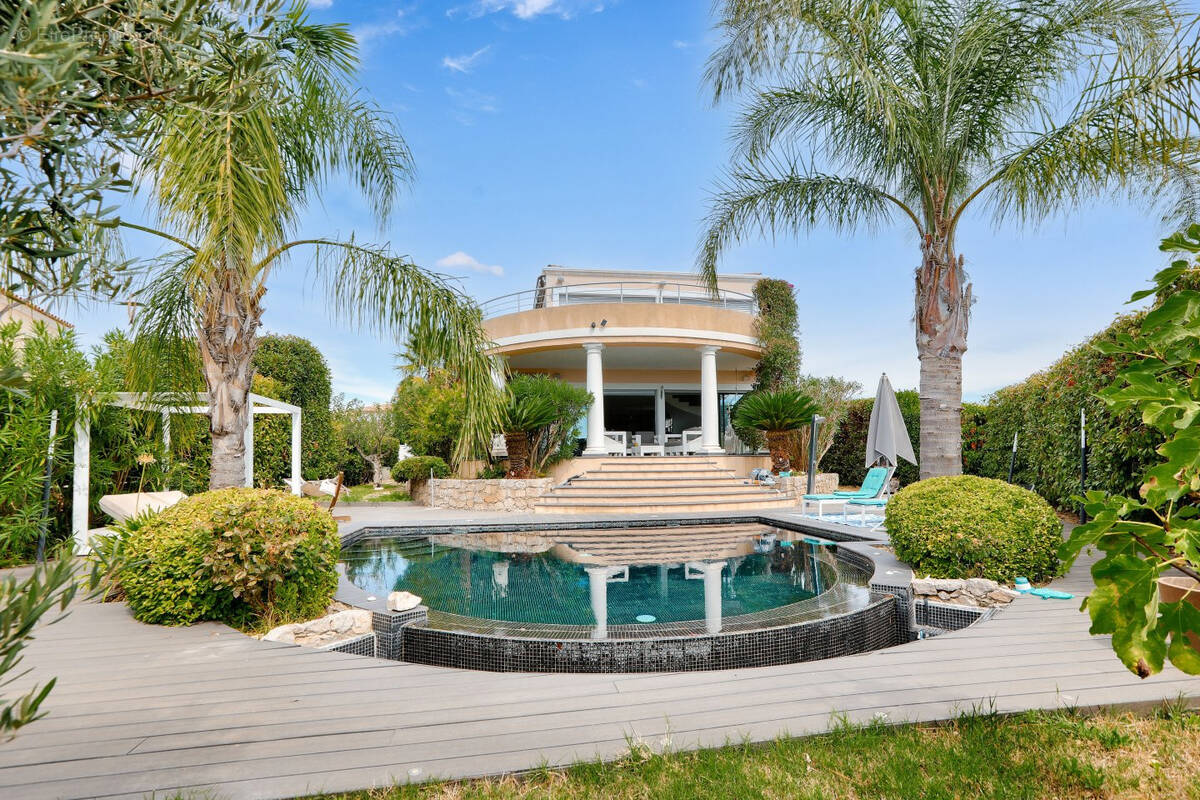 Maison à SAINT-LAURENT-DU-VAR