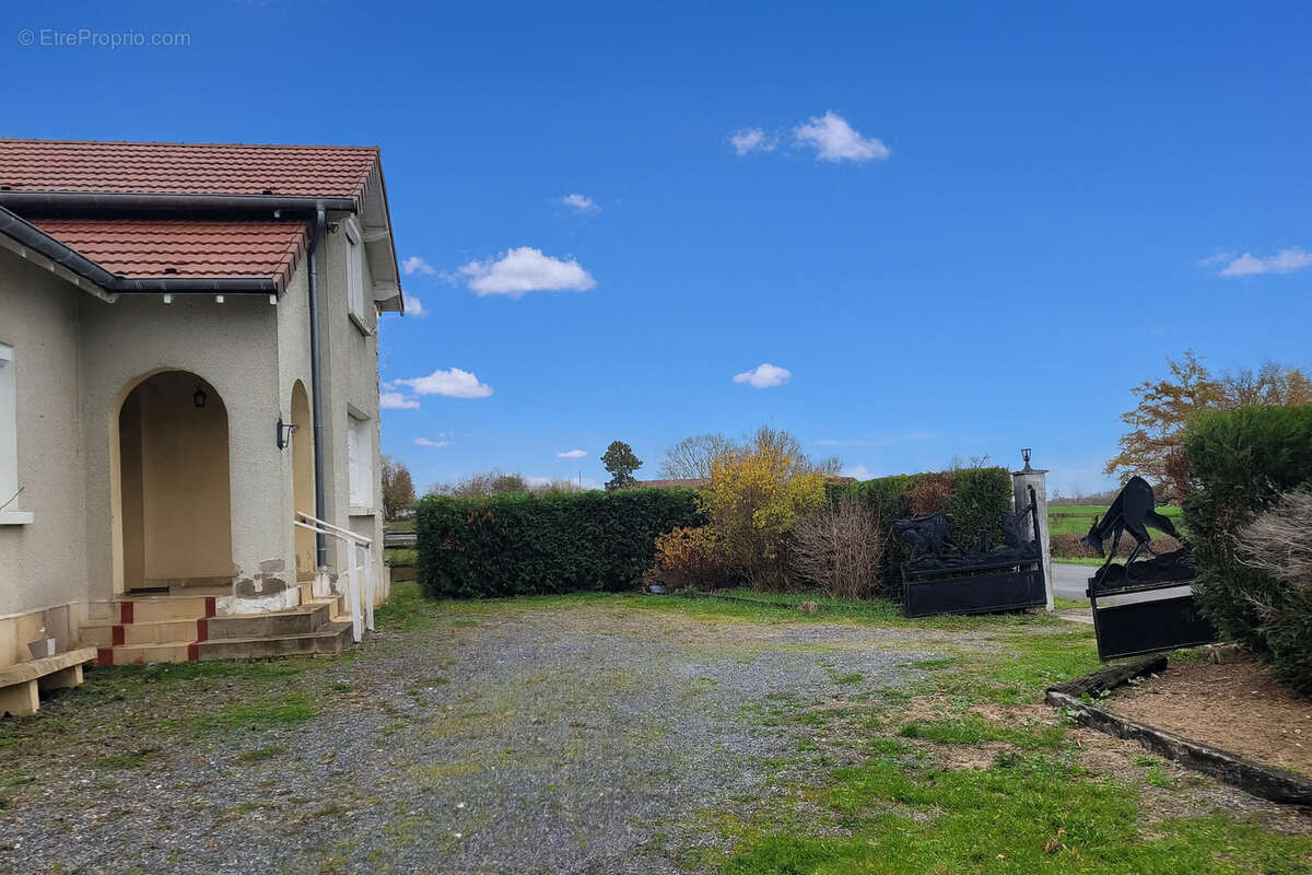 Maison à SALIGNY-SUR-ROUDON