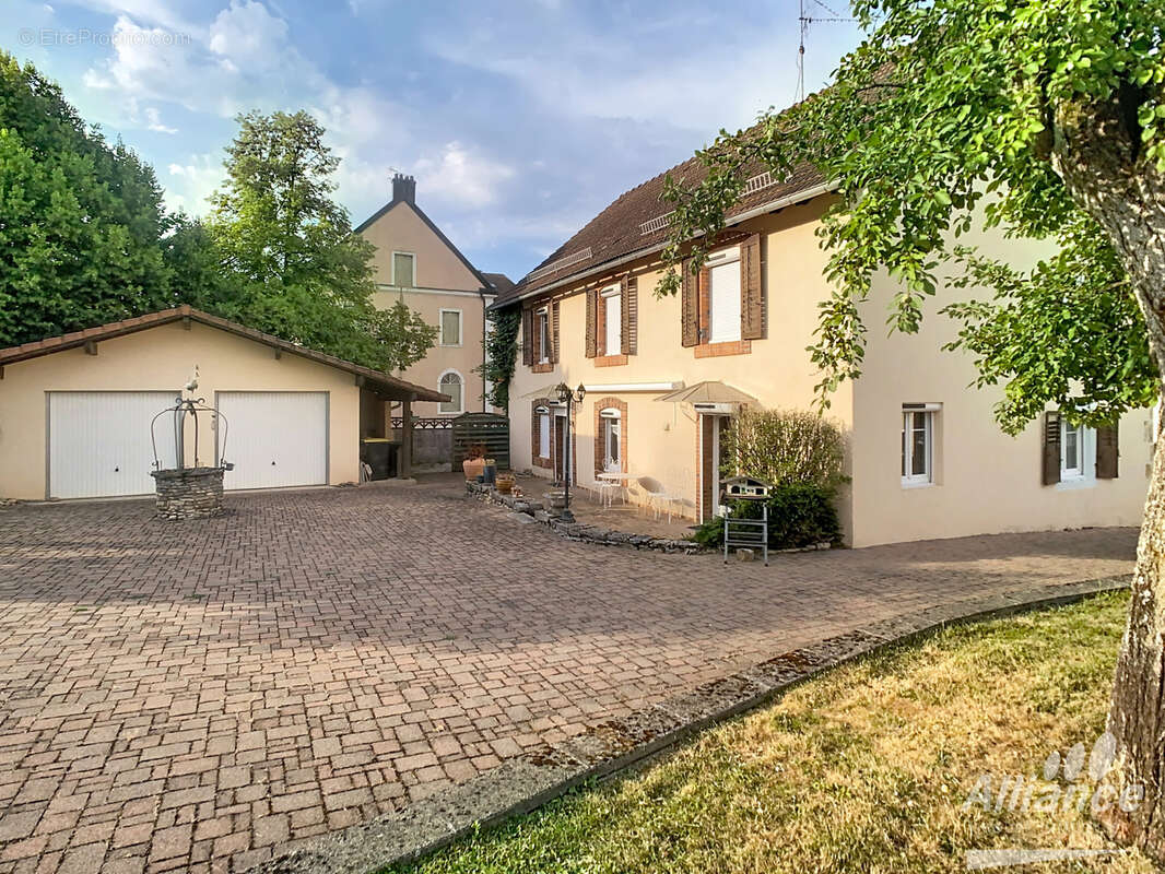 Maison 6 pièces BADEVEL - 169 hab, 17 ares de terrain, dépendance - photo 2