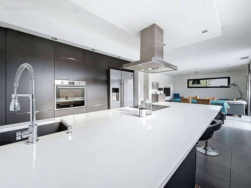 Maison à PEZILLA-LA-RIVIERE