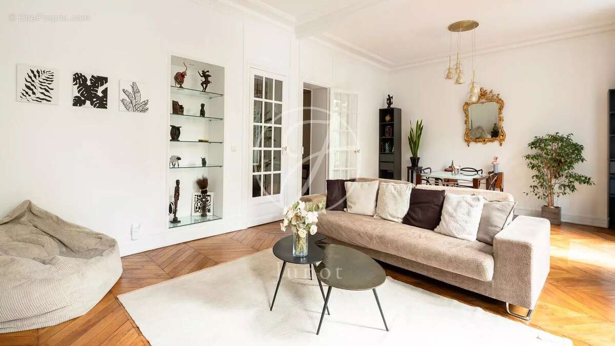 Appartement à PARIS-7E