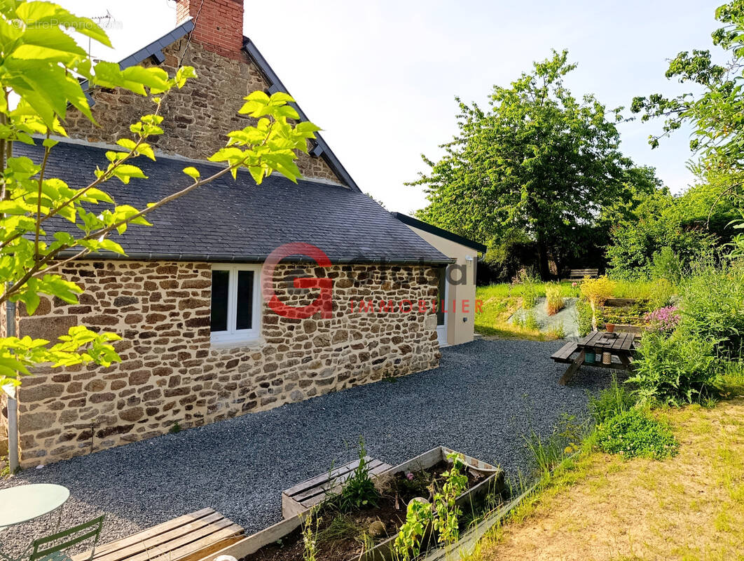 Maison à SAINT-GEORGES-DE-REINTEMBAULT