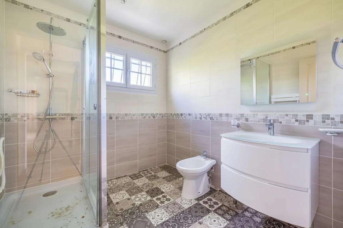 Maison Familiale de 6 pièces 140 m² et jardin de 1000 m2 ! - photo 8