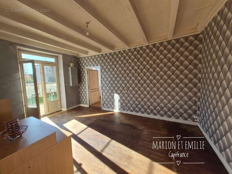 Maison à SAINT-SATURNIN-DU-BOIS