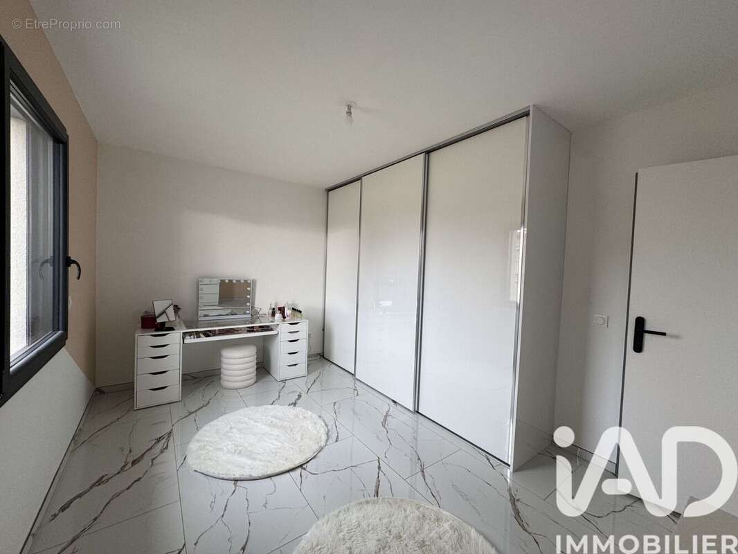Maison 101 m² à Pouilly-Les-Feurs  - photo 9