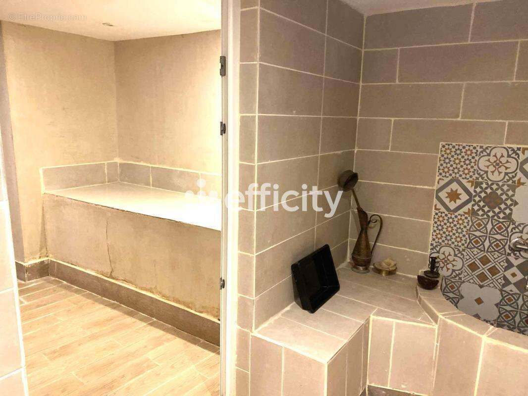 Commerce à MARSEILLE-6E