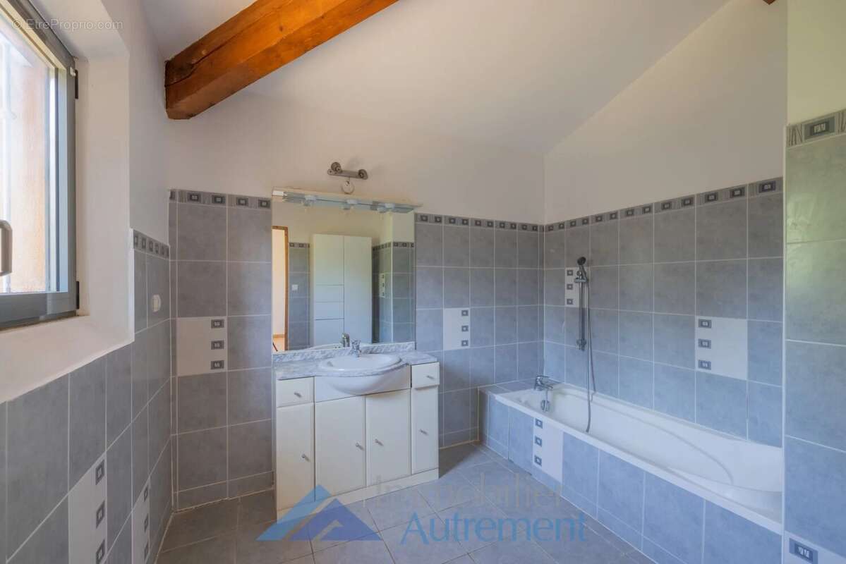 Maison à LE THOLONET