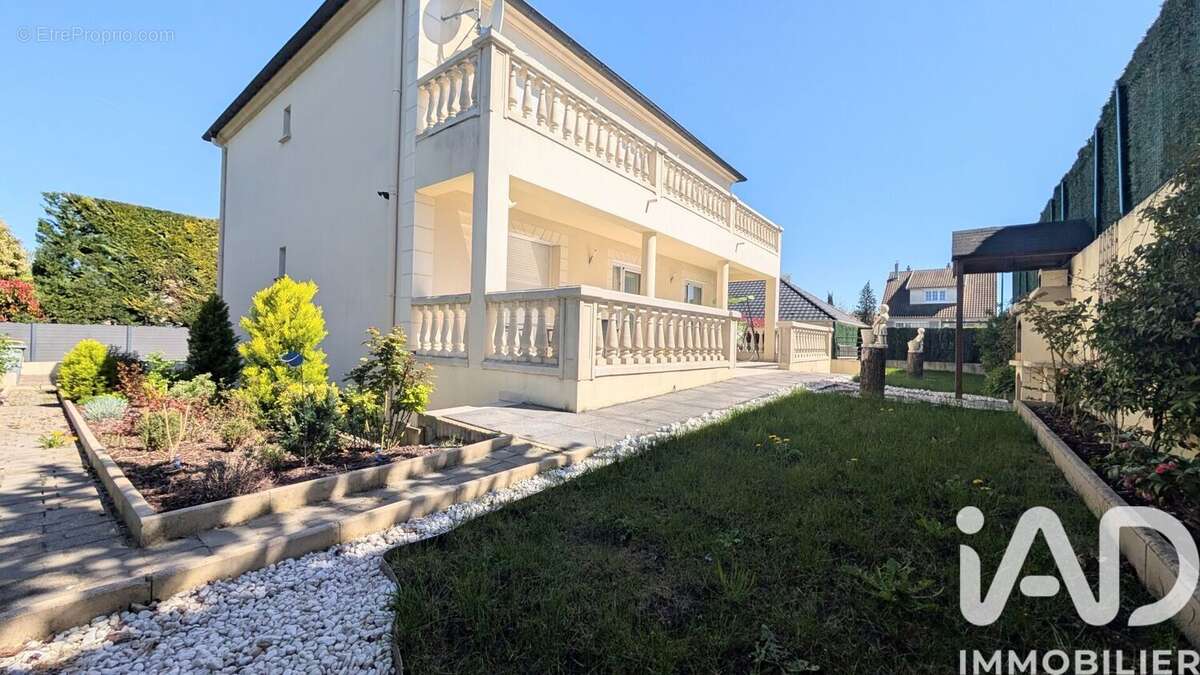 Maison 226 m² à Cormontreuil  - photo 4