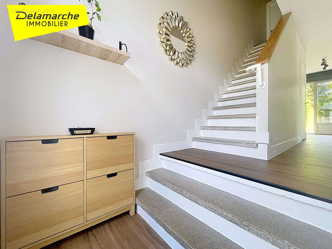 A VENDRE A  AVRANCHES (50300)  Maison de centre ville PLACE PATTON entièrement rénovée ,5 pièces , 4 chambres , Jardin ,Terrasse - photo 13