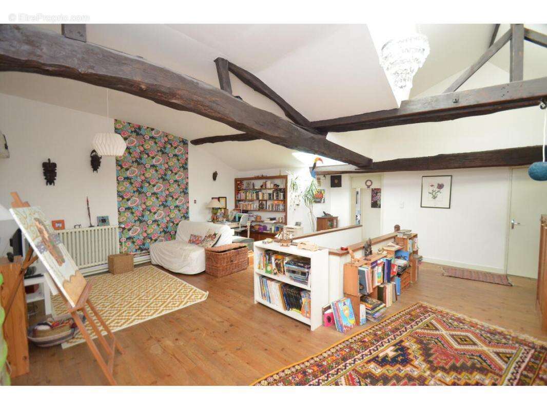 Maison à SAINT-MEDARD-DE-GUIZIERES