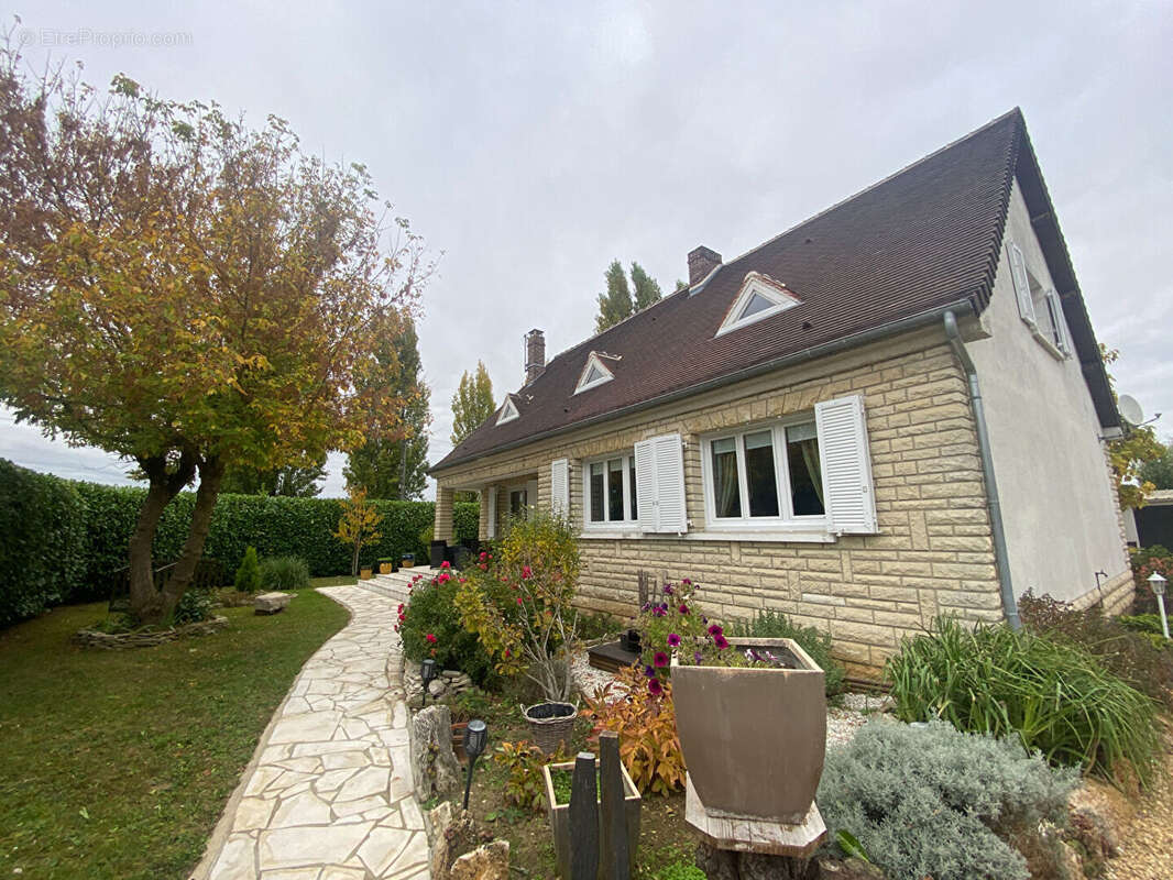 Maison à ORMOY-VILLERS
