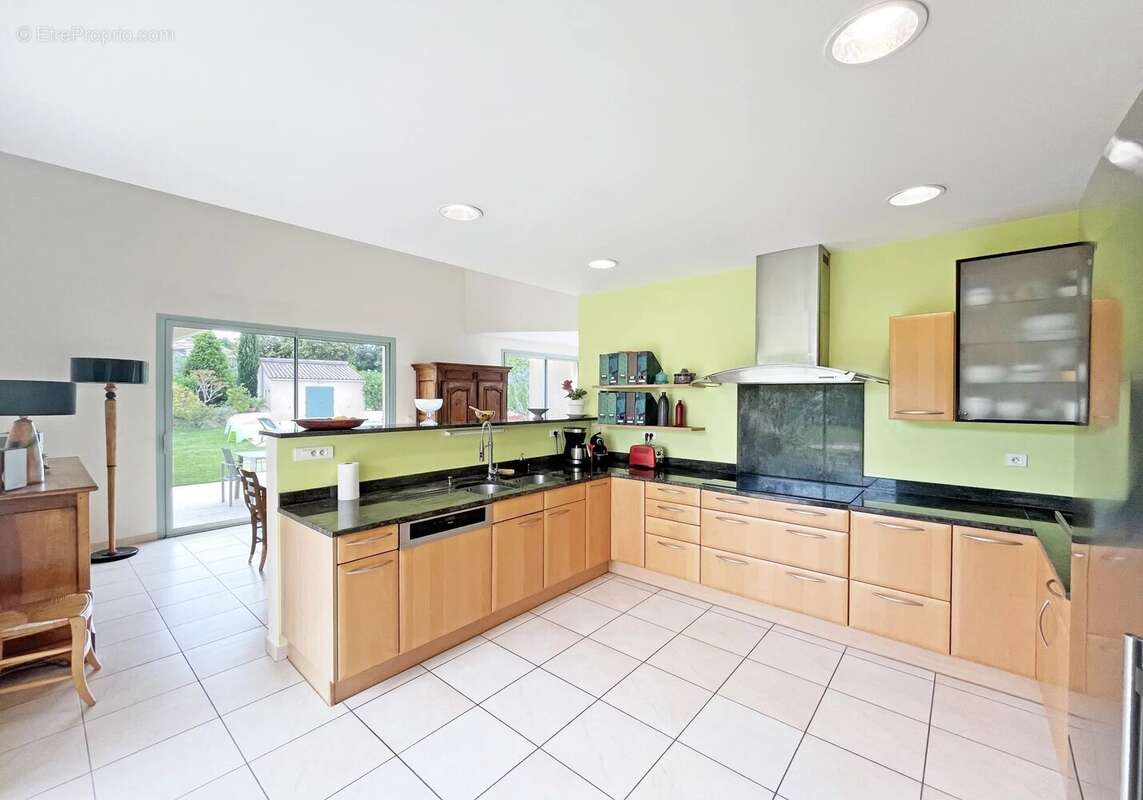 Maison à L'ISLE-SUR-LA-SORGUE