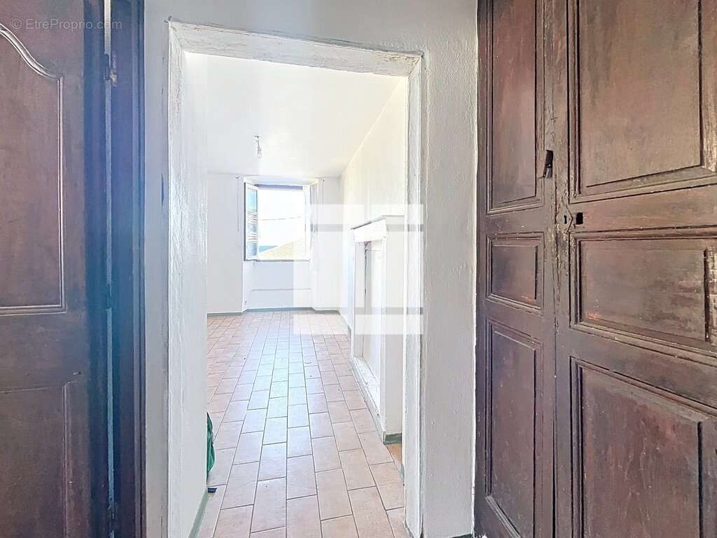 Bastia - centre ancien - t2 dernier etage - photo 6