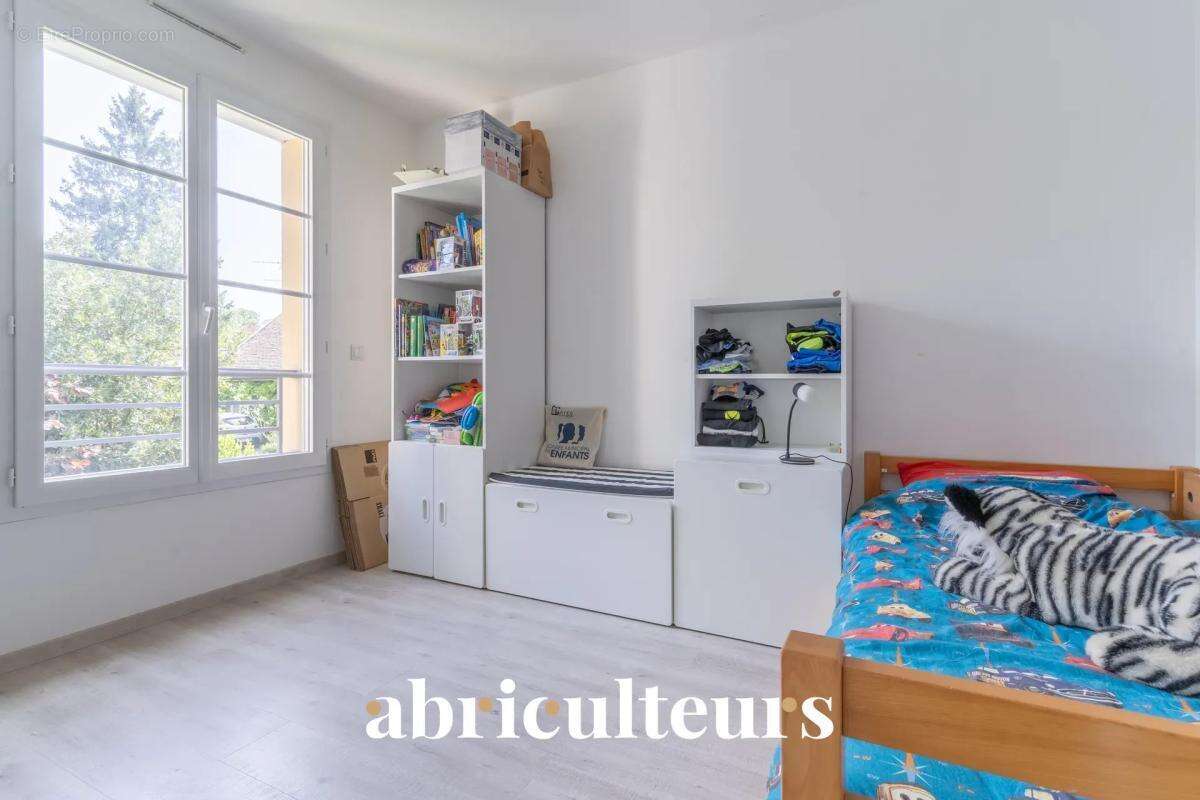 Maison à LES CLAYES-SOUS-BOIS