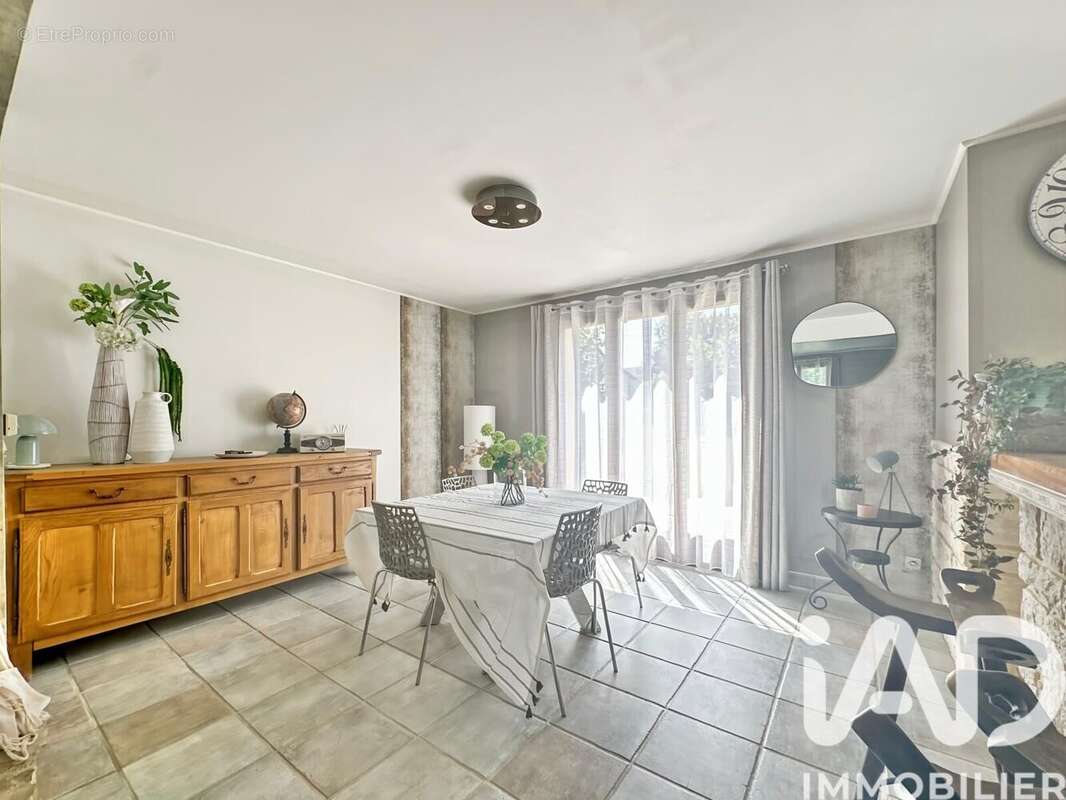 Maison 163 m² à La Ville-Du-Bois  - photo 5