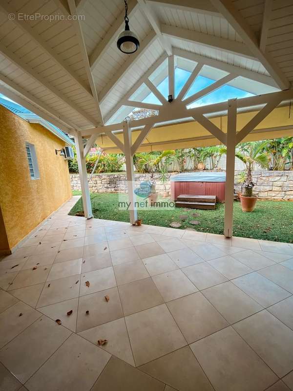 Maison à PETIT-BOURG