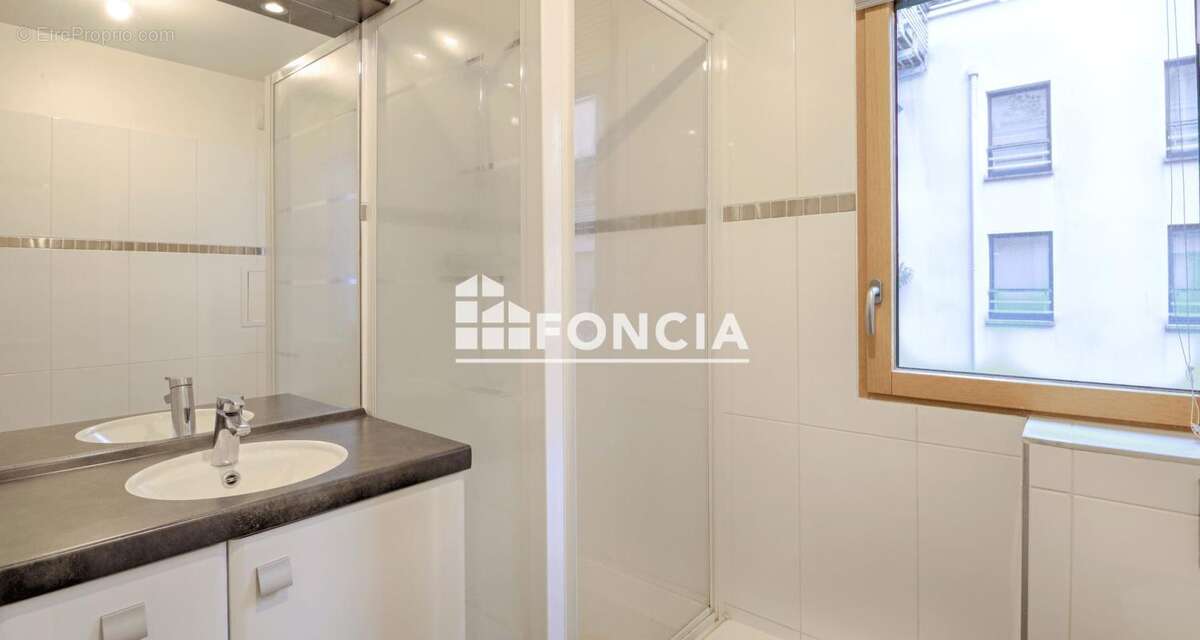 Appartement à PARIS-14E